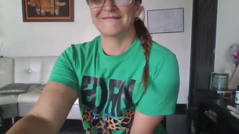 Snapshot of lupitavega_ chatting on 10-11-25, 03:43 Lupita online show from 10-11-25, 03:43