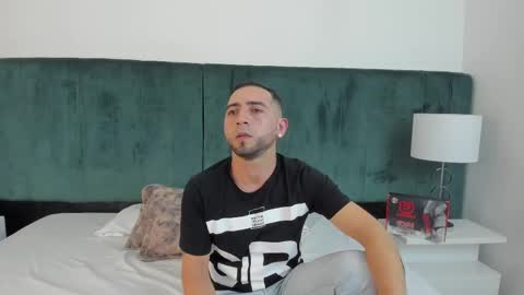 Snapshot of lushian_luna chatting on 11-01-25, 11:18 Lushian And Luna online show from 11-01-25, 11:18