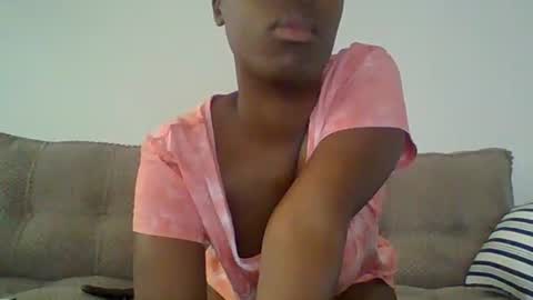 Snapshot of lushlola254 chatting on 10-19-25, 04:57 lushlola254 online show from 10-19-25, 04:57