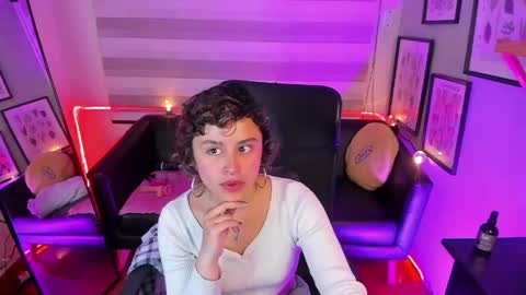 Snapshot of lusiana__ chatting on 05-08-26, 11:37 Luci online show from 05-08-26, 11:37