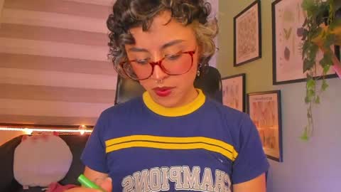 Snapshot of lusiana__ chatting on 06-03-26, 05:18 Luci online show from 06-03-26, 05:18