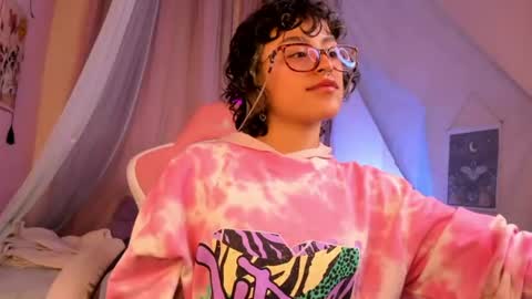 Snapshot of lusiana__ chatting on 06-17-26, 01:08 Luci online show from 06-17-26, 01:08