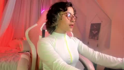Snapshot of lusiana__ chatting on 06-24-26, 04:22 Luci online show from 06-24-26, 04:22