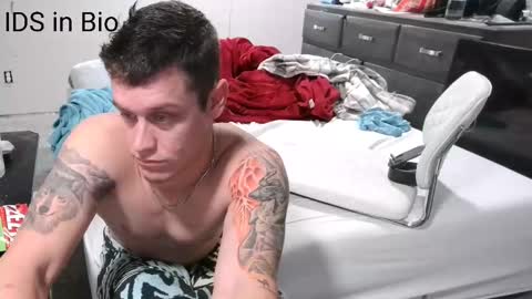  GUY ---  GIRL online show from 09-10-25, 11:27