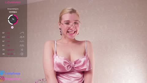 Snapshot of lusty_freya chatting on 01-08-25, 12:05 Freya online show from 01-08-25, 12:05