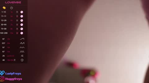 Snapshot of lusty_freya chatting on 01-10-25, 11:43 Freya online show from 01-10-25, 11:43