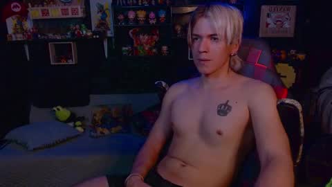 Snapshot of lustymatt chatting on 10-05-25, 05:28 lustymatt online show from 10-05-25, 05:28