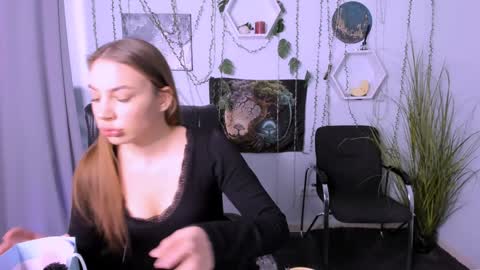 lusy_puff online show from 12-15-24, 09:35