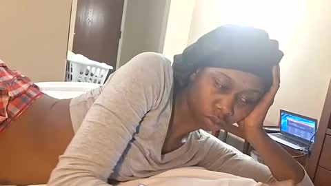 Snapshot of luvbug555 chatting on 11-27-25, 11:45 luvbug555 online show from 11-27-25, 11:45