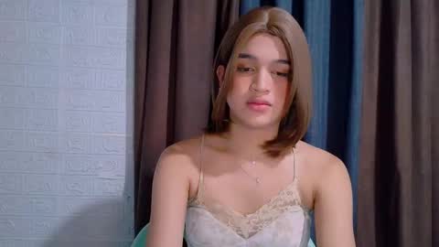 queen lux online show from 12-21-25, 03:02