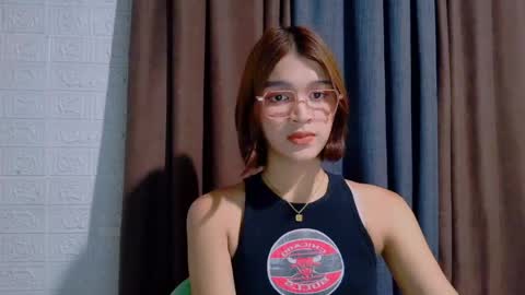 queen lux online show from 04-27-26, 02:15