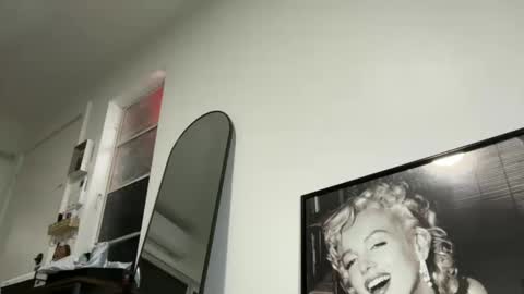 luxcher22 online show from 02-11-26, 07:57