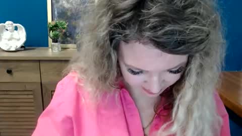 Snapshot of luxdonna chatting on 05-26-26, 06:31 Donna online show from 05-26-26, 06:31