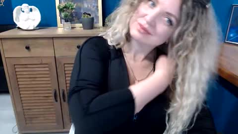 Snapshot of luxdonna chatting on 05-29-26, 06:55 Donna online show from 05-29-26, 06:55