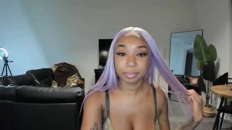 Snapshot of luxedollxoxo chatting on 09-16-25, 04:13 LUXE DOLL online show from 09-16-25, 04:13