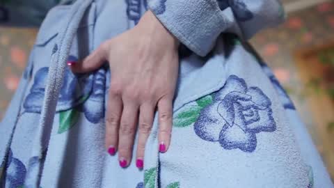 Snapshot of luxegirl67 chatting on 12-31-24, 09:53 Sophie online show from 12-31-24, 09:53