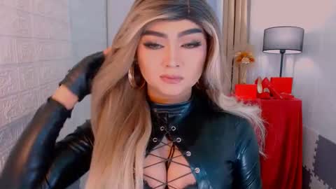 Snapshot of luxsasha chatting on 09-13-25, 10:48 Sasha Blaire online show from 09-13-25, 10:48