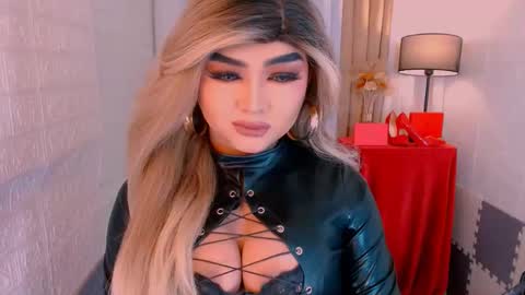 Snapshot of luxsasha chatting on 09-21-25, 12:34 Sasha Blaire online show from 09-21-25, 12:34