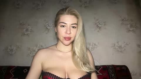 Snapshot of luxsonyastar chatting on 04-22-26, 01:12 LuxSonyaStar online show from 04-22-26, 01:12