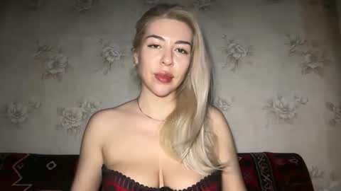 Snapshot of luxsonyastar chatting on 05-06-26, 08:25 LuxSonyaStar online show from 05-06-26, 08:25