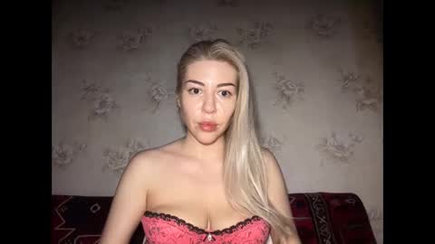 Snapshot of luxsonyastar chatting on 05-31-26, 08:21 LuxSonyaStar online show from 05-31-26, 08:21
