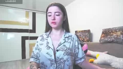 Snapshot of luxuryalma18 chatting on 06-16-26, 06:43 Alma online show from 06-16-26, 06:43