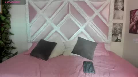 Lux online show from 04-23-26, 02:41