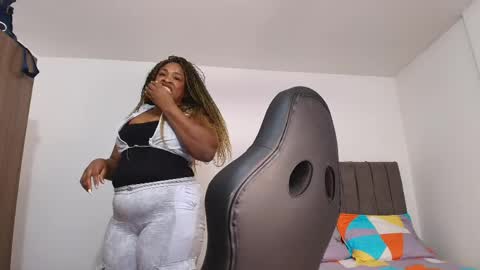 Snapshot of luxy_benet chatting on 05-10-26, 08:14 Big Benet online show from 05-10-26, 08:14