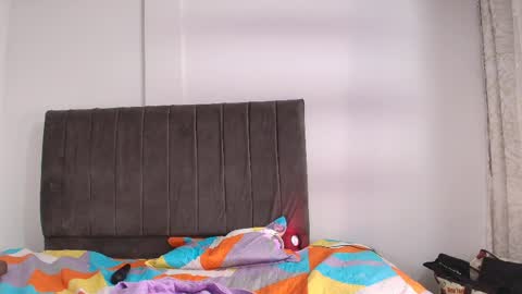 Snapshot of luxy_benet chatting on 05-11-26, 08:20 Big Benet online show from 05-11-26, 08:20
