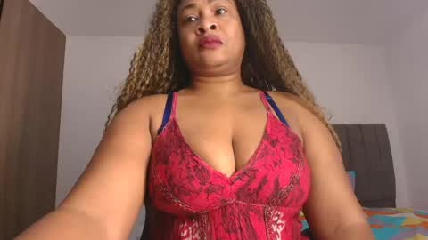 Snapshot of luxy_benet chatting on 05-18-26, 09:26 Big Benet online show from 05-18-26, 09:26