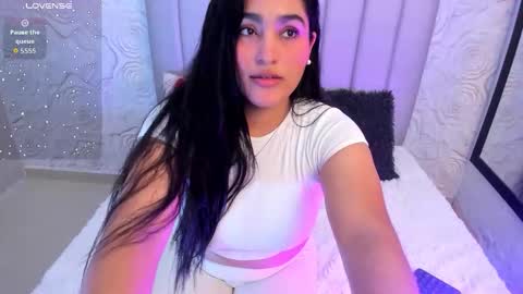 Snapshot of lya_dubois_ chatting on 02-13-26, 09:33 LYA DUBOIS online show from 02-13-26, 09:33