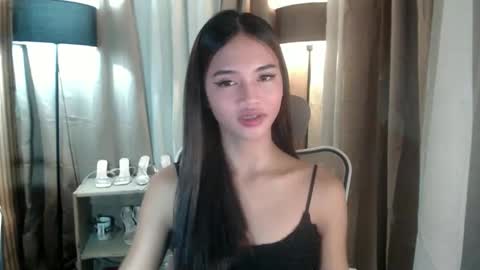 Snapshot of lykaloops chatting on 04-19-26, 12:59 LYKA LOOPS online show from 04-19-26, 12:59