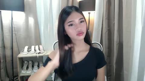 Snapshot of lykaloops chatting on 04-24-26, 08:11 LYKA LOOPS online show from 04-24-26, 08:11