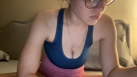 Snapshot of lylajades chatting on 12-22-25, 05:48 Olivia online show from 12-22-25, 05:48