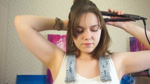 Snapshot of lyle_art chatting on 01-29-25, 03:33 hi im Lyle online show from 01-29-25, 03:33