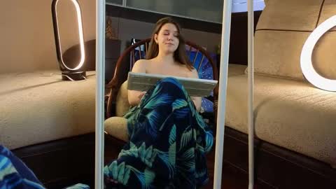 Snapshot of lyle_art chatting on 03-11-25, 09:24 hi im Lyle online show from 03-11-25, 09:24