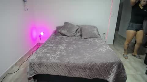 Snapshot of lyluciana chatting on 06-19-26, 01:04 Luciana online show from 06-19-26, 01:04