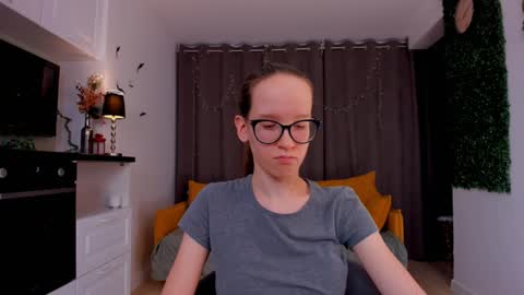 Sara online show from 02-07-25, 01:47