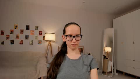 Sara online show from 03-10-25, 01:23