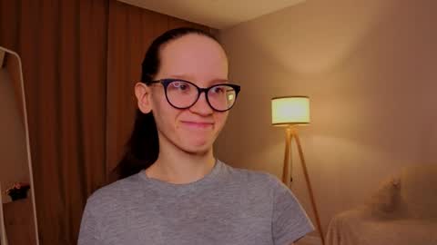 Sara online show from 03-28-26, 04:17