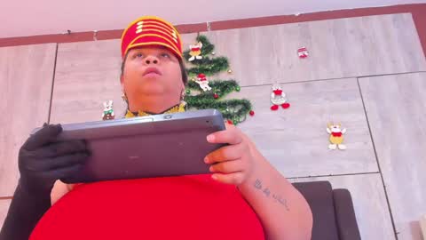 Snapshot of lynn_and_esteban chatting on 12-28-24, 09:19 Lynn jonnes online show from 12-28-24, 09:19