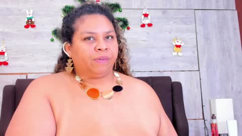 Snapshot of lynn_and_esteban chatting on 01-11-25, 12:22 Lynn jonnes online show from 01-11-25, 12:22