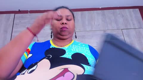 Snapshot of lynn_and_esteban chatting on 01-22-25, 03:52 Lynn jonnes online show from 01-22-25, 03:52