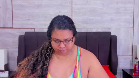 Snapshot of lynn_and_esteban chatting on 02-05-25, 04:59 Lynn jonnes online show from 02-05-25, 04:59