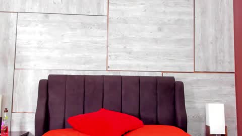 Snapshot of lynn_and_esteban chatting on 02-21-25, 04:18 Lynn jonnes online show from 02-21-25, 04:18