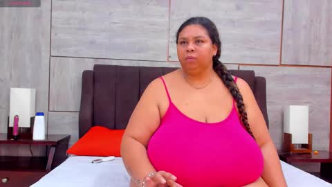 Snapshot of lynn_and_esteban chatting on 03-07-25, 04:35 Lynn jonnes online show from 03-07-25, 04:35