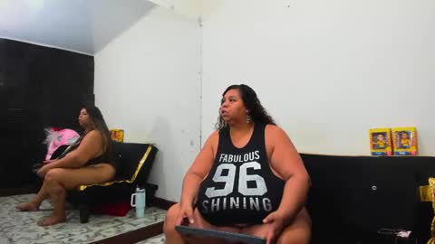 Snapshot of lynn_and_esteban chatting on 06-06-26, 05:23 Lynn jonnes online show from 06-06-26, 05:23