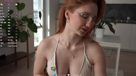 Snapshot of lynnalltop chatting on 04-22-26, 04:26 Natasha online show from 04-22-26, 04:26