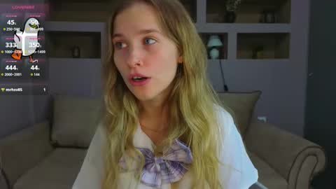 Snapshot of lynntiny chatting on 10-25-25, 02:24 Lynn online show from 10-25-25, 02:24