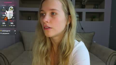 Snapshot of lynntiny chatting on 11-21-25, 04:27 Lynn online show from 11-21-25, 04:27